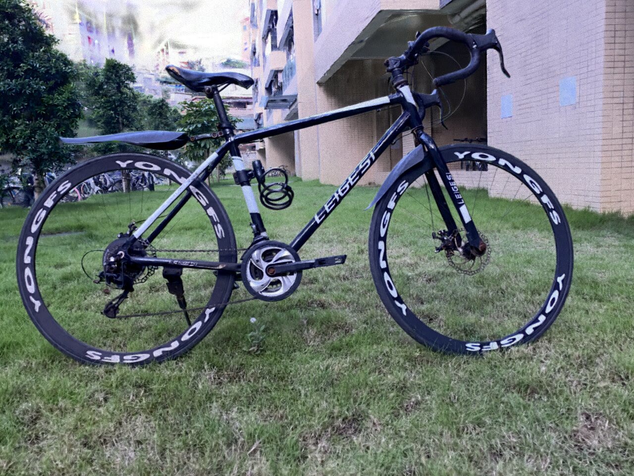 Captured outdoor bicycle scene represented with 3D Gaussians